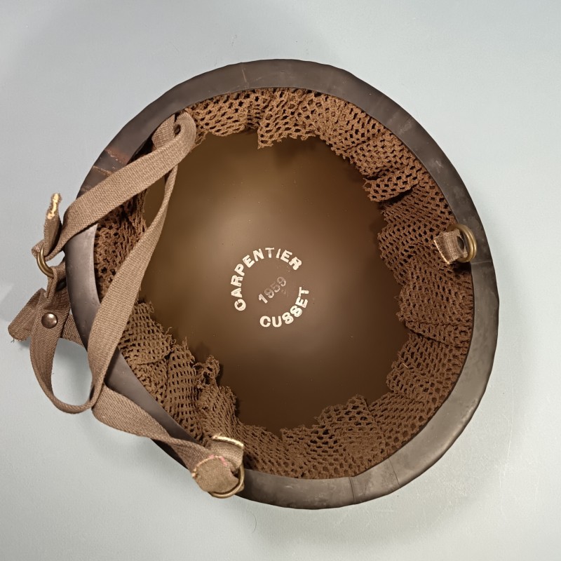 CASQUE FRANCAIS MODELE 1956 PARACHUTISTE CASQUE LOURD DATE 1959 ET LINER 1962 TAP LEGION ETRANGERE FILET DE CAMOUFLAGE